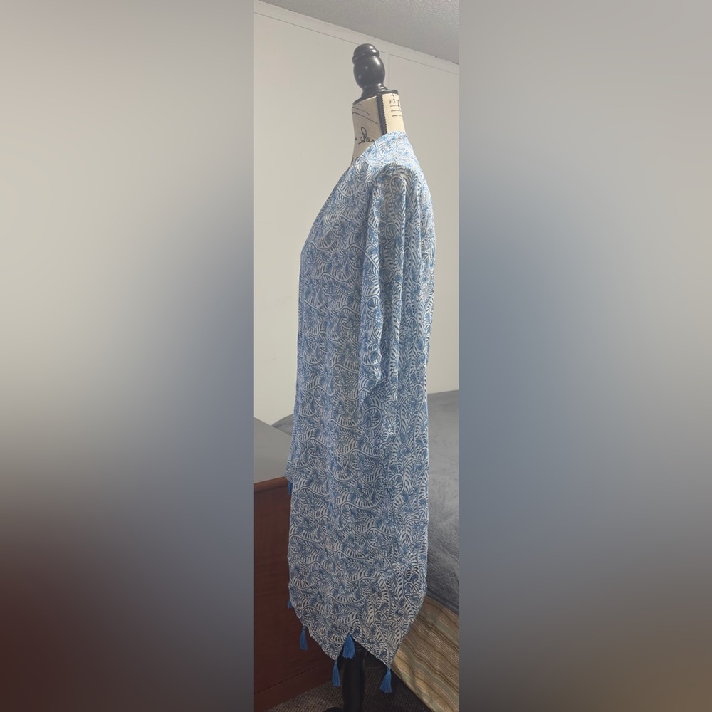 The Met Store Metropolitian Museum of art Blue & White Qing Floral Cover-Up - Picture 8 of 10
